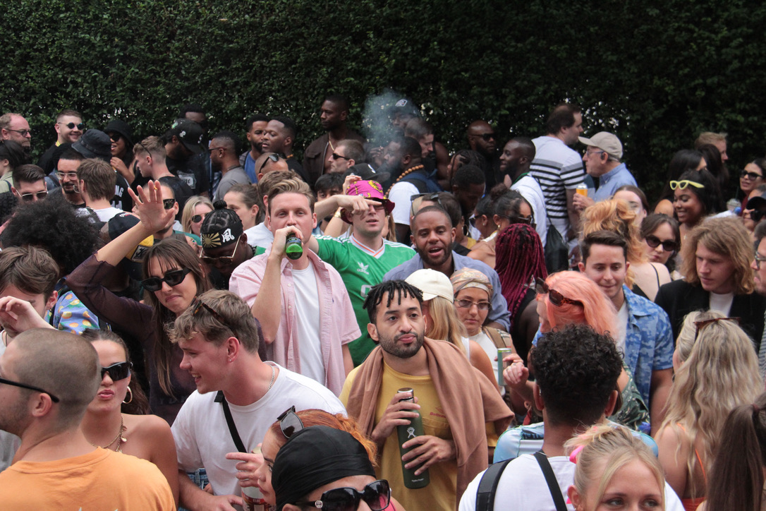 BBB12C96-FA62-4853-B0EC-27A1D92A9E1A 1 105 c