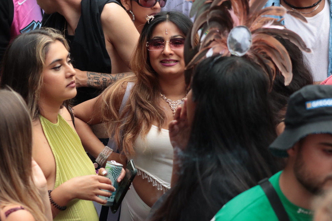 C563C0C5-5761-40D7-A598-5BD33C30A62C 1 105 c