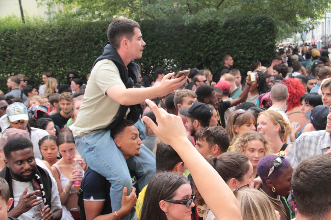 CED58FD3-22C6-40C6-8A57-B99BC488CA6A 1 105 c