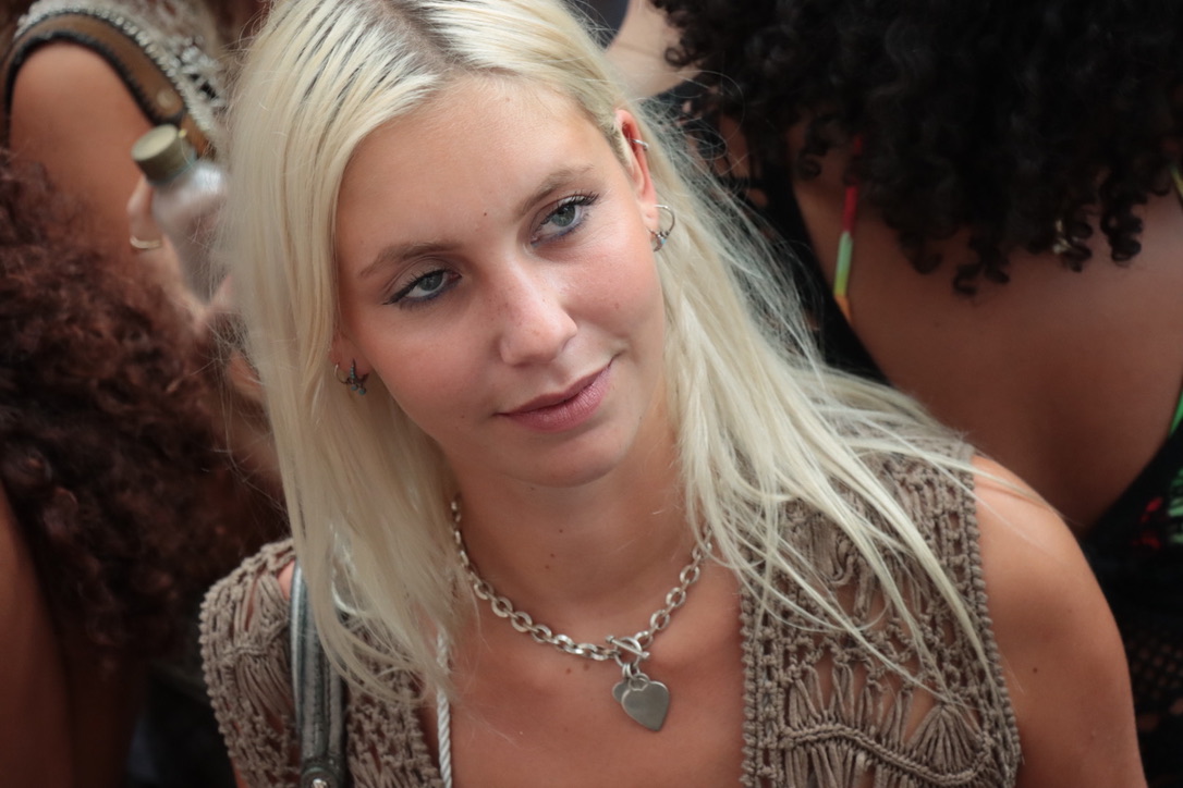 CFAB8664-3298-4431-B6CB-6F6C910DEBC8 1 105 c