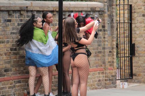 BC4A3DED-FC23-4FD0-AAA7-950AF6A2322A 1 105 c